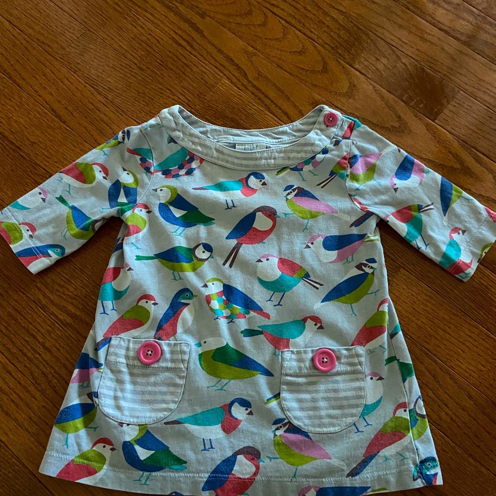 Mini Boden size 2-3 girls kaftan top. Cotton with a bird print, front pockets.